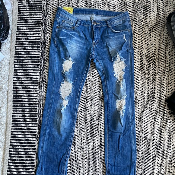 Machine pour neuf mode jeans, size 9 distressed - Picture 2 of 3